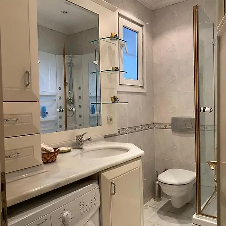 Stunning Sea View And Central Location, 2br * 이스탄불