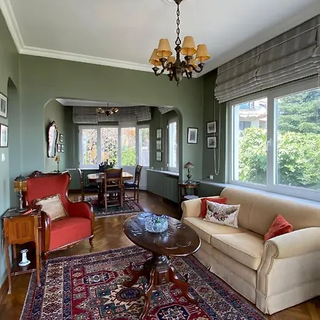 Stunning Sea View And Central Location, 2br 아파트 이스탄불