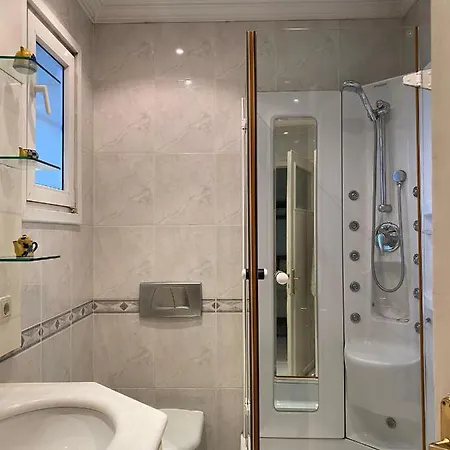Stunning Sea View And Central Location, 2br 아파트